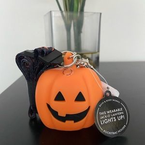 Wearable pumpkin lanyard that lights up